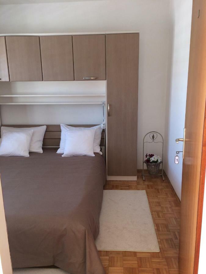 Apartments Villa Jusup สตารีกราด-ปาเคลนีซา ภายนอก รูปภาพ