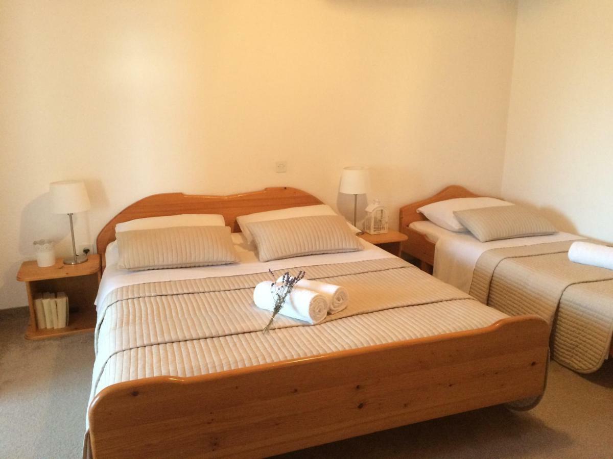 Apartments Villa Jusup สตารีกราด-ปาเคลนีซา ภายนอก รูปภาพ